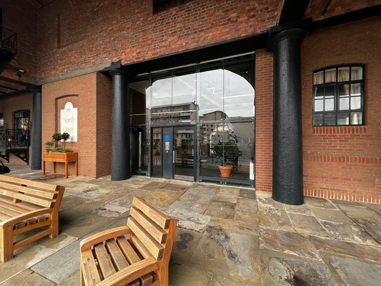 3 Bed Flat, North Quay, L3 photo 2
