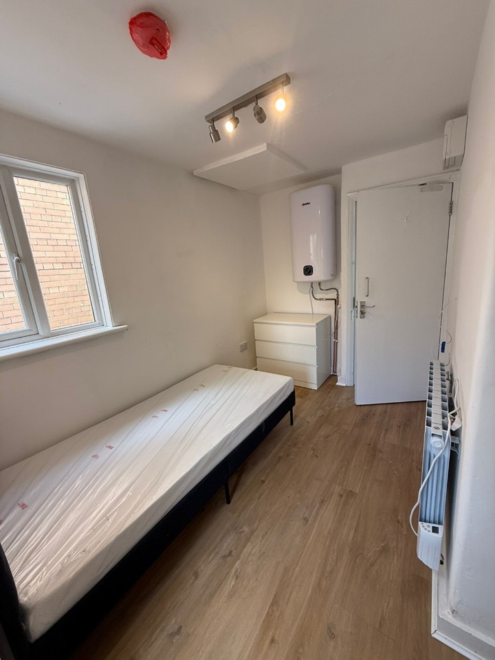 London - Studio Flat, High Road Leytonstone, E11 - To Rent Now for £999 ...