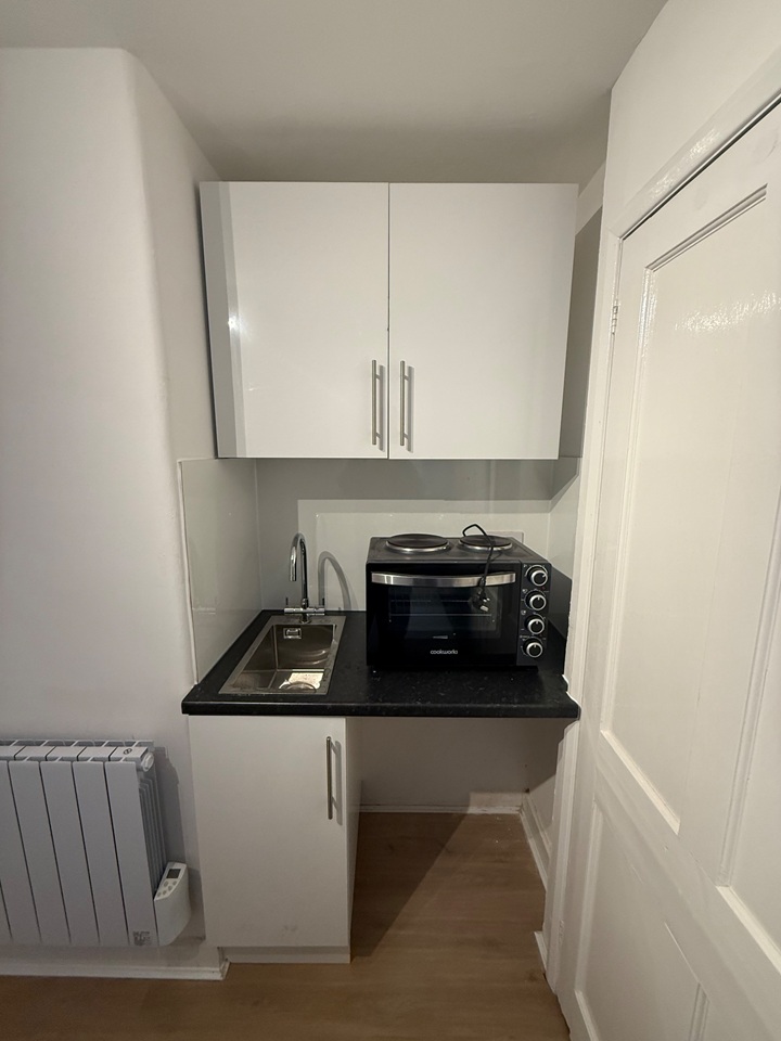 London - Studio Flat, High Road Leytonstone, E11 - To Rent Now for £999 ...