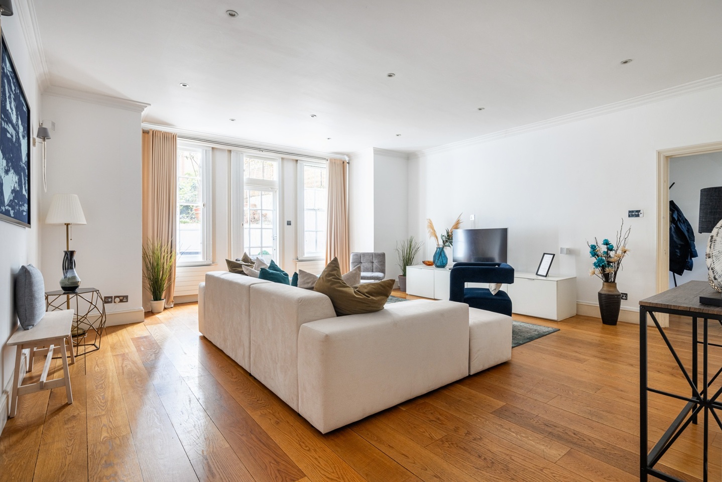 4 Bed Flat, Lexham Gardens, W8 photo 4