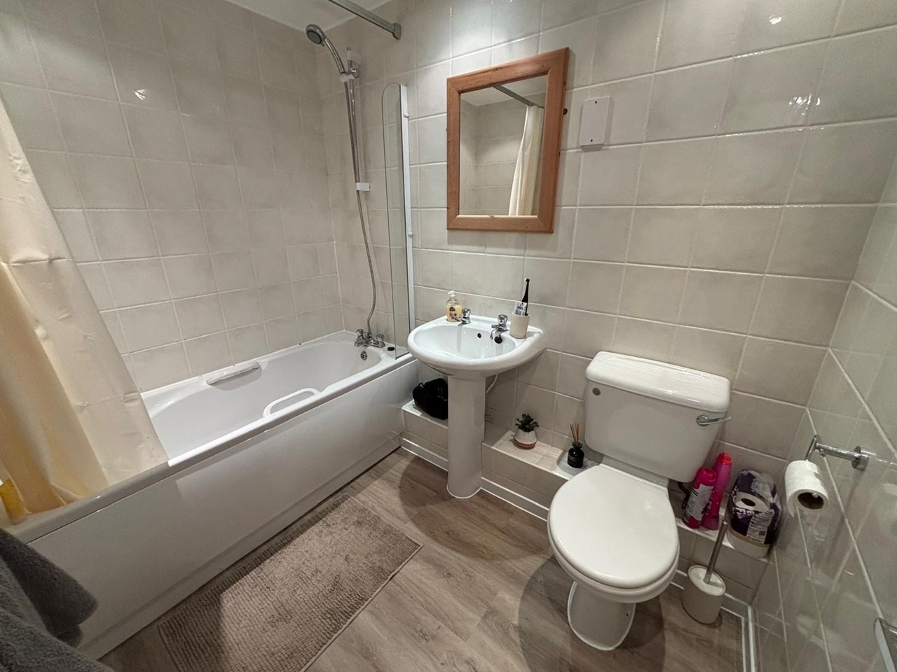 2 Bed Flat, Broomfield Lodge, LS6 photo 5