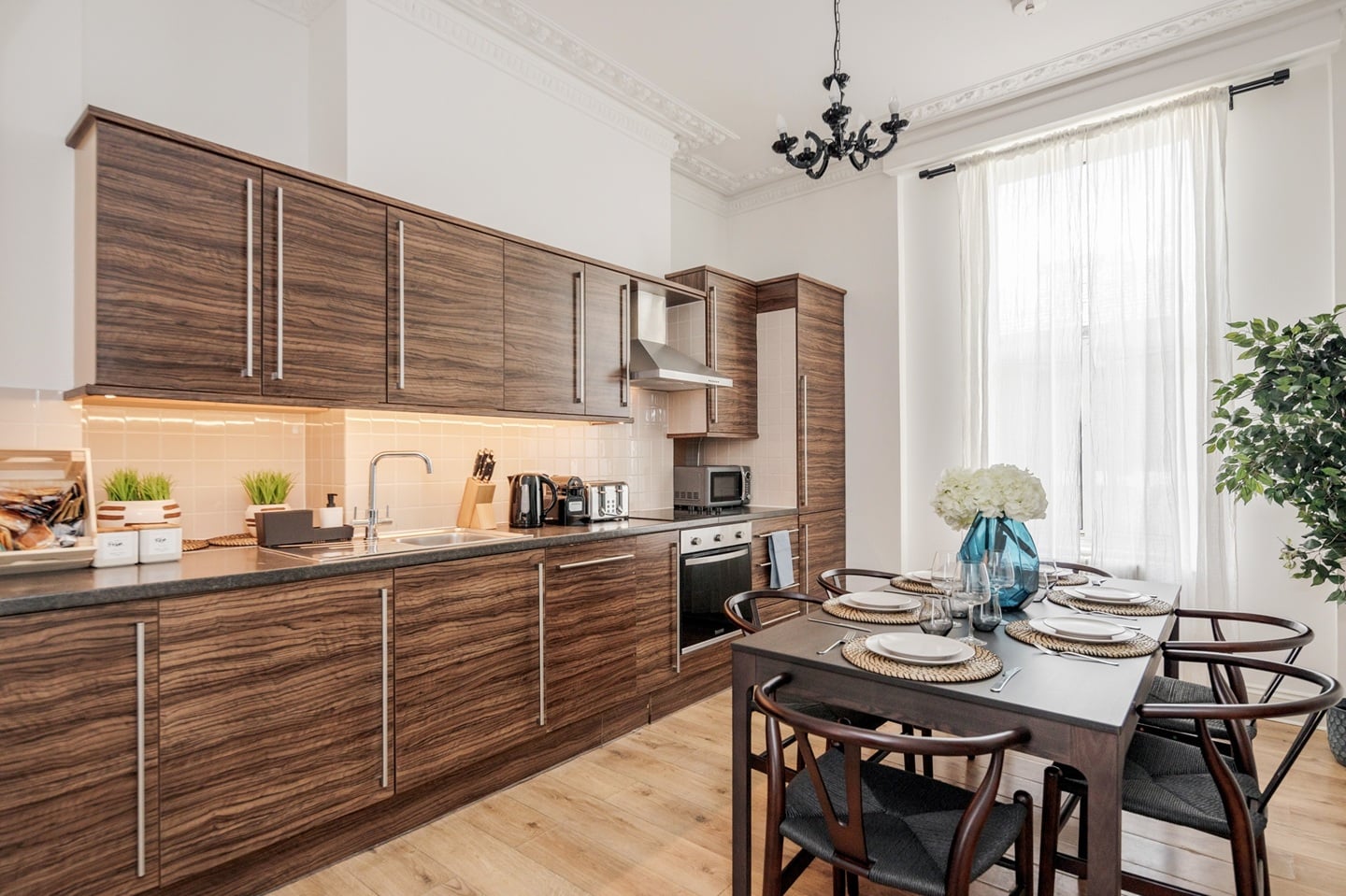 3 Bed Flat, Holland Road, W14 photo 2