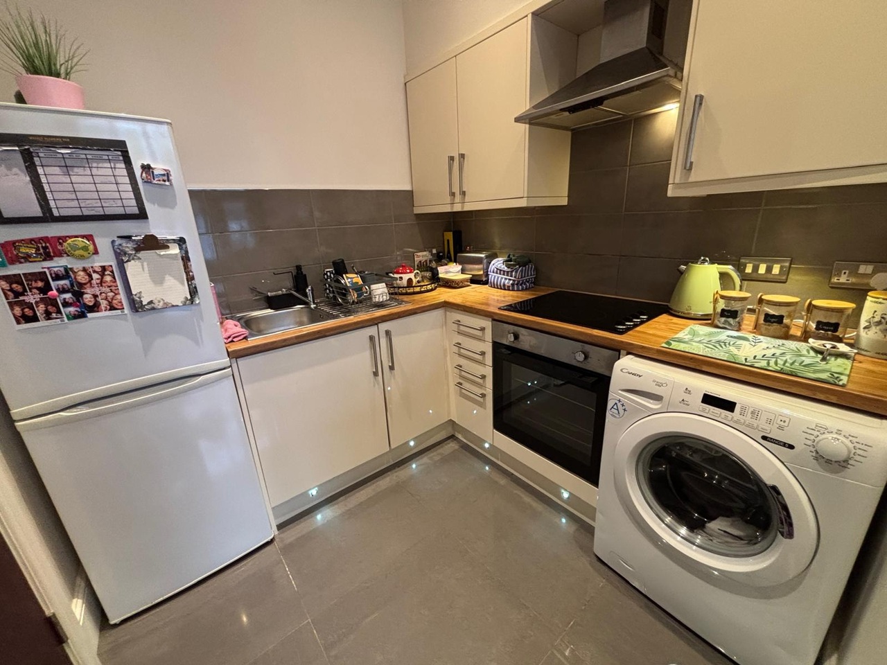 1 Bed Flat, North Hill Road, LS6 photo 3
