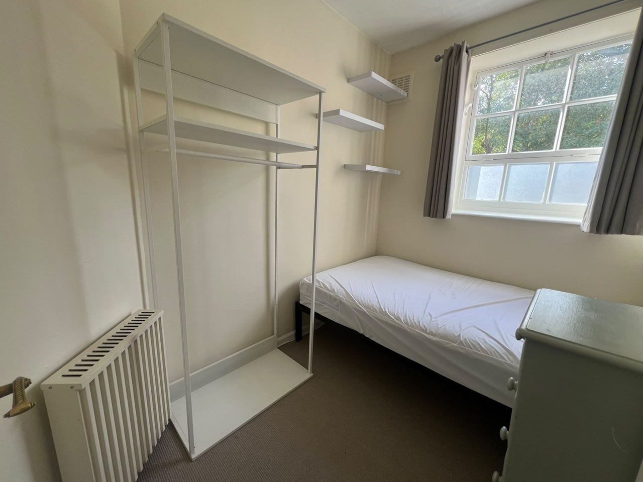 Room in a Shared Flat, White House, SW11