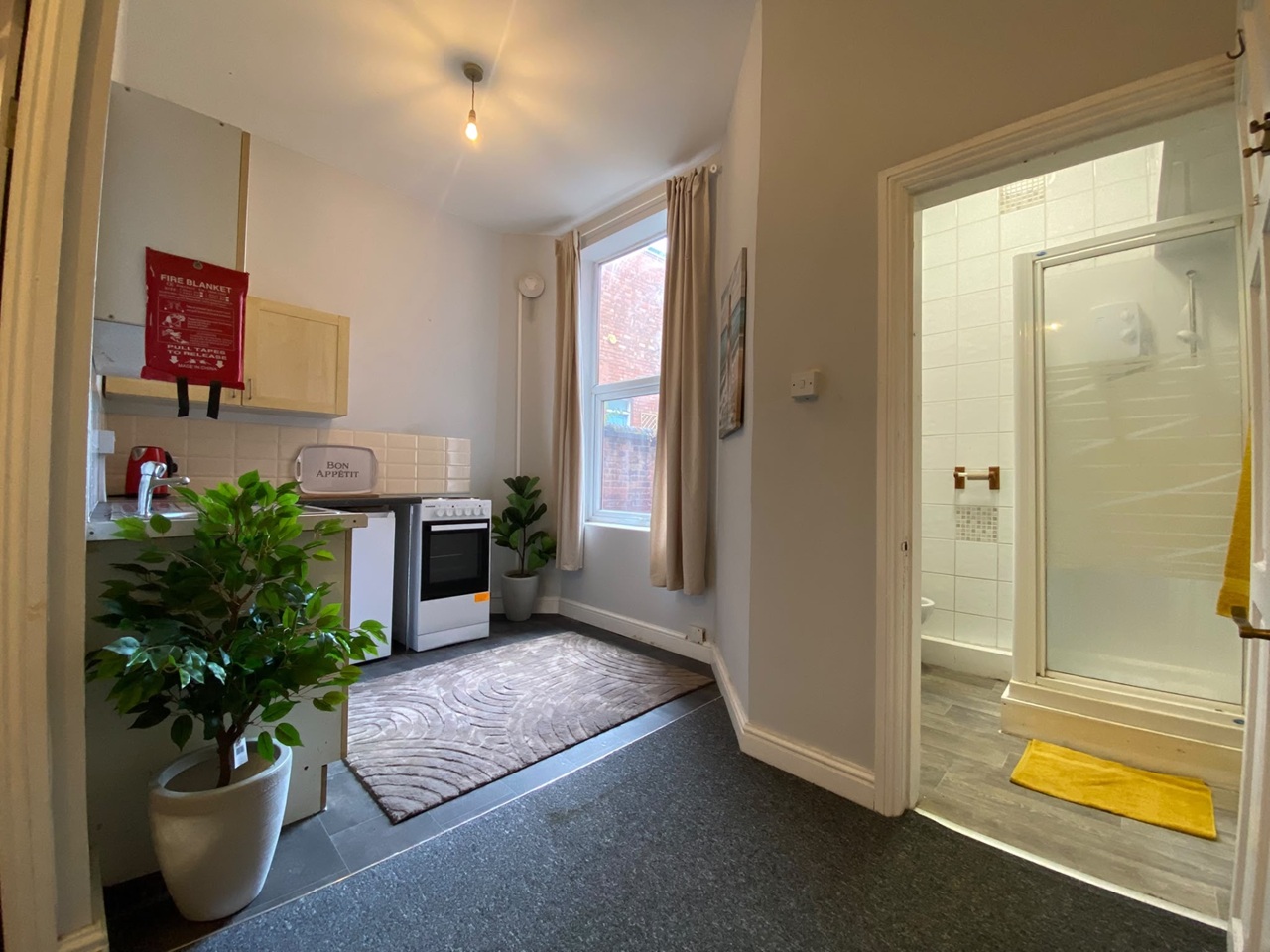 1 Bed Flat, Mansfield Road, NG5 photo 2