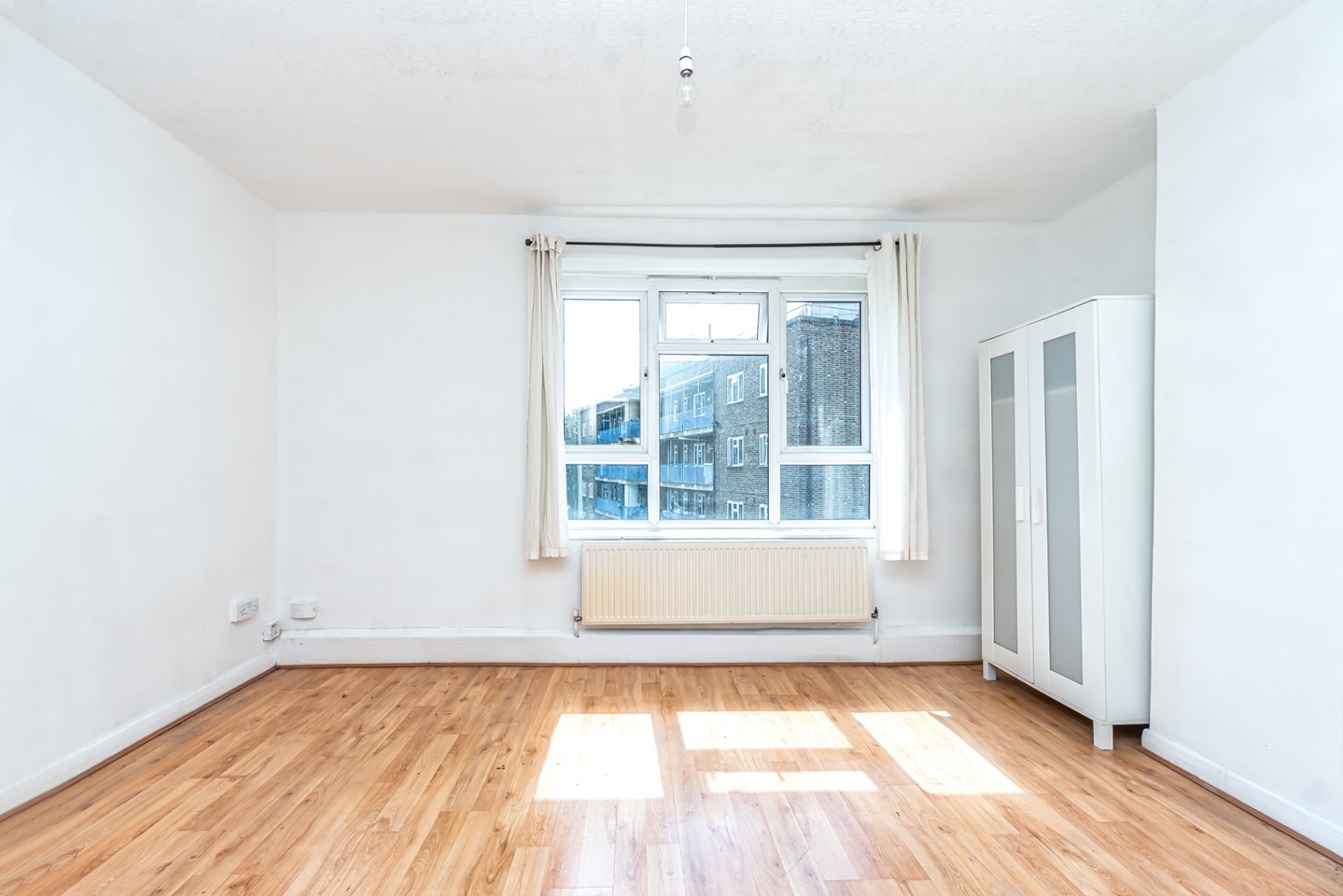 1 Bed Flat, Charlton Court, E2 photo 2