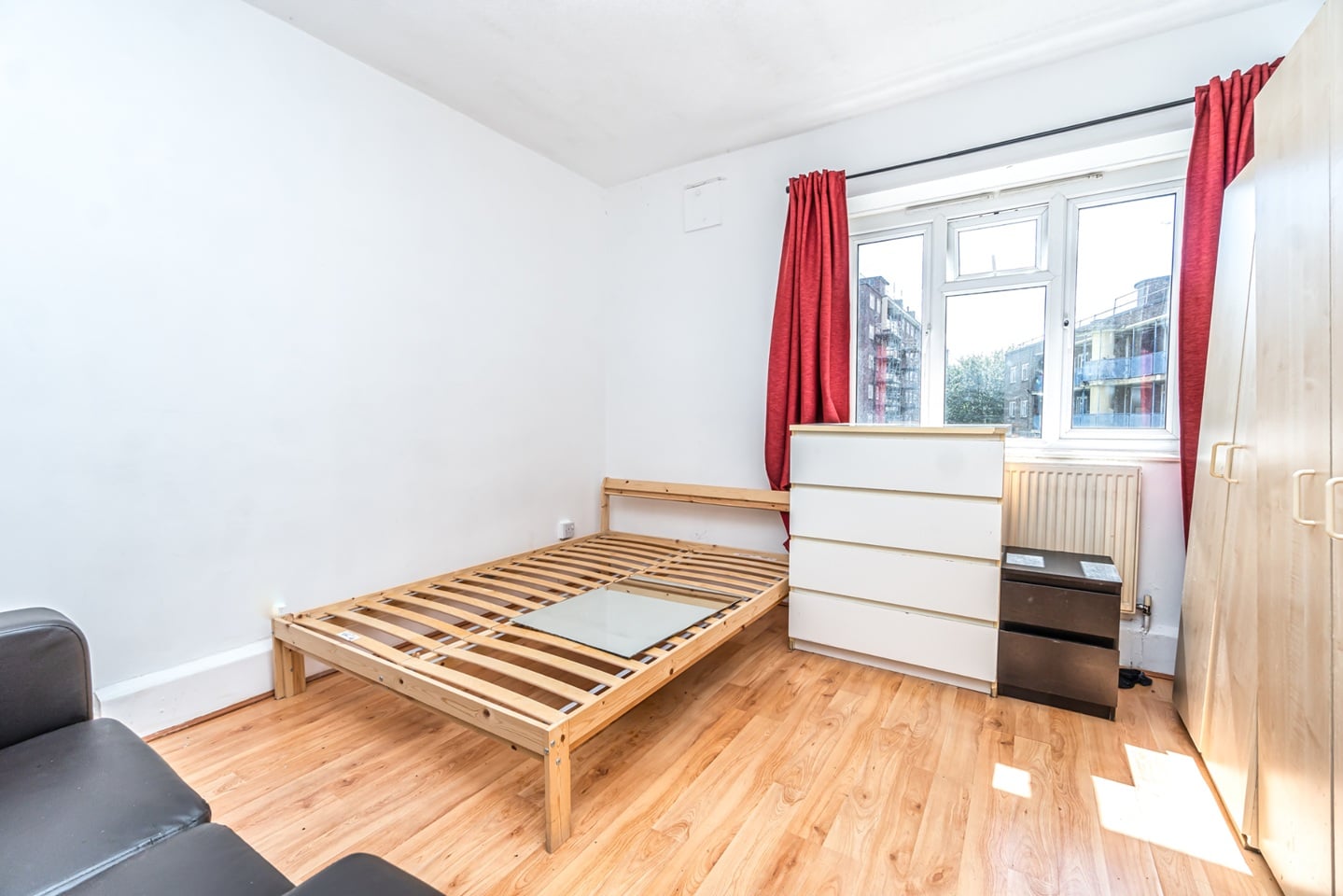 1 Bed Flat, Charlton Court, E2 photo 3