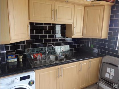 2 Bed Flat, Dale Close, WF17