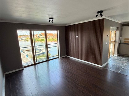 2 Bed Flat, Marine Approach, LN1