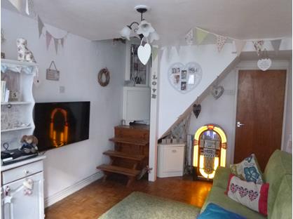 2 Bed Terraced House, Penzance, TR18