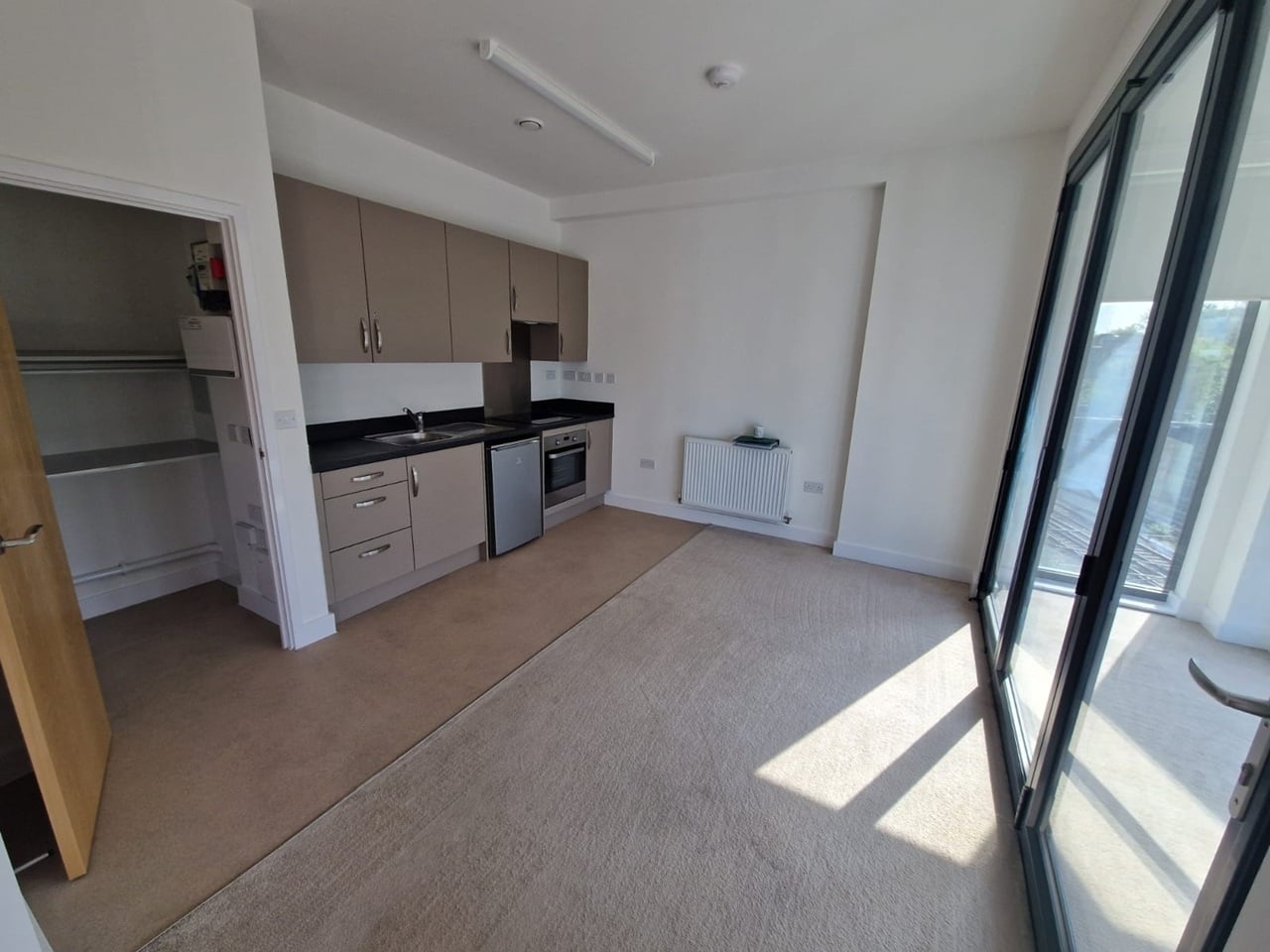 Studio Flat, Centric Close, NW1 photo 3