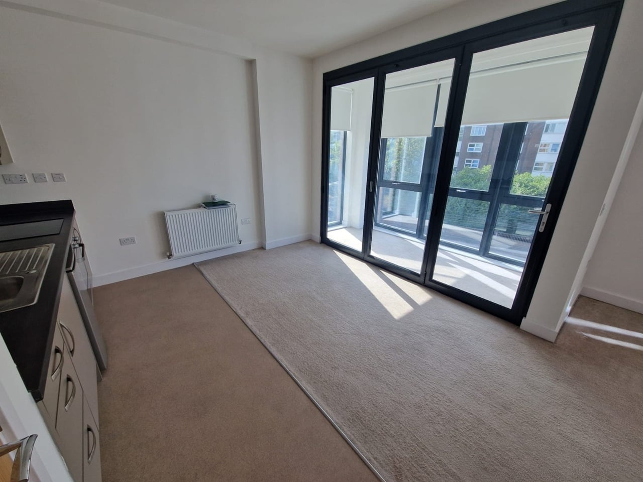 Studio Flat, Centric Close, NW1 photo 4