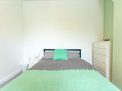 5 bed room for rent in Room in a Shared House, Wilderspool Causeway, WA4