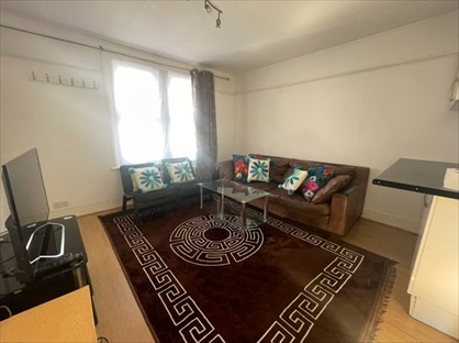6 bed detached house for rent in 6 Bed Detached House, Rupert Road, GU2