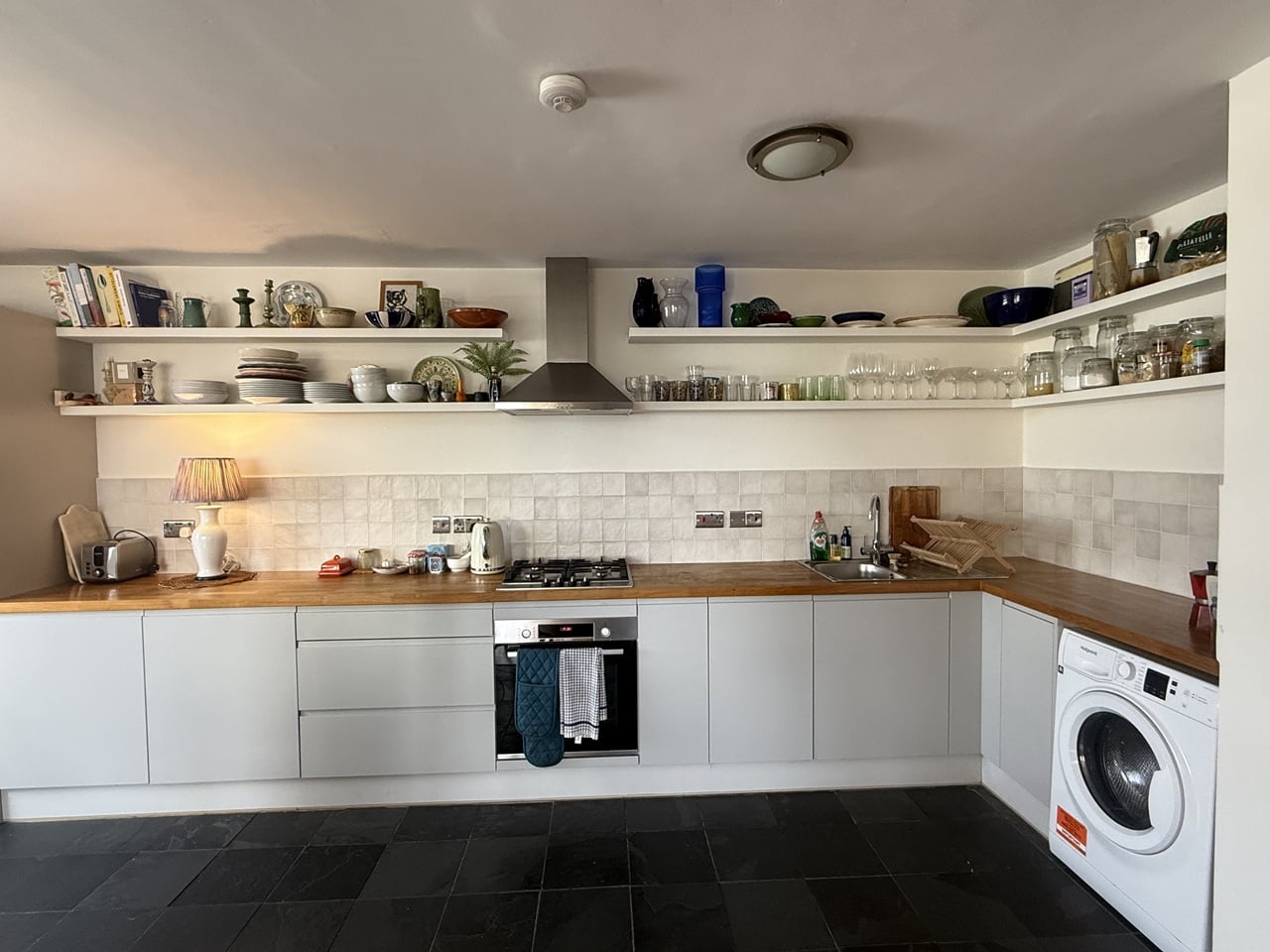 2 Bed Flat, Shepherds Bush Green, W12 photo 2