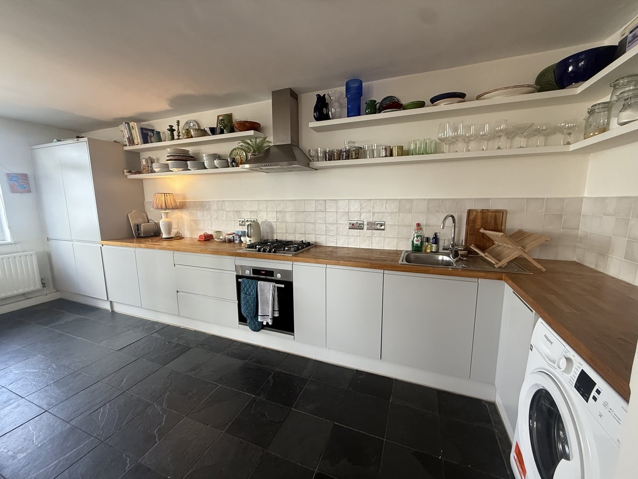 2 Bed Flat, Shepherds Bush Green, W12 photo 3