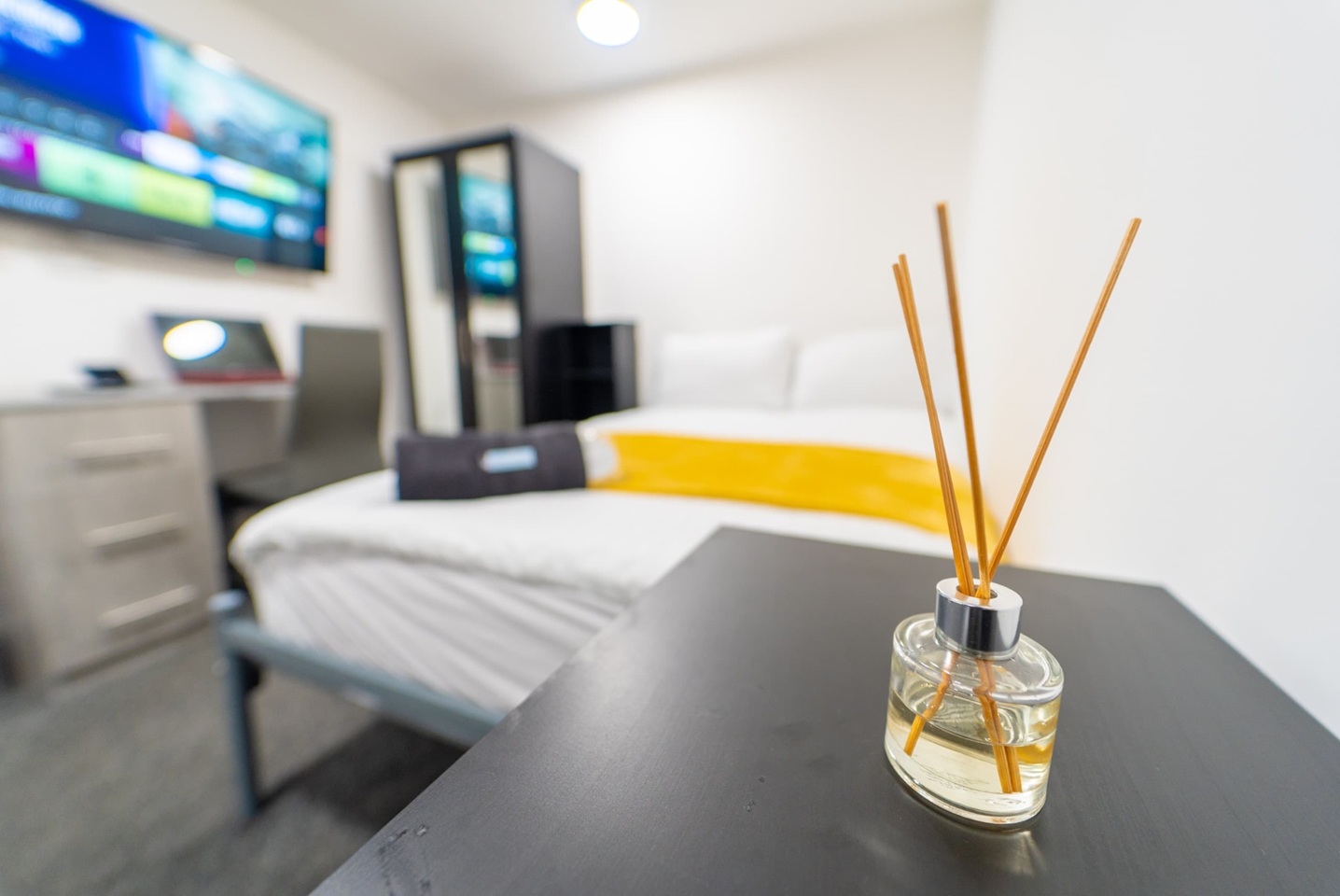 Studio Flat, Dale, B29 photo 2