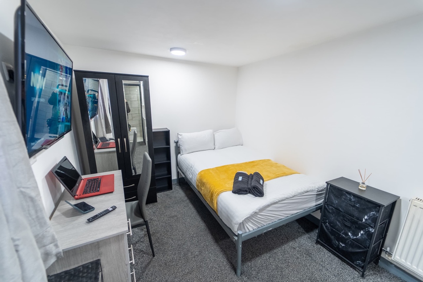 Studio Flat, Dale, B29 photo 3