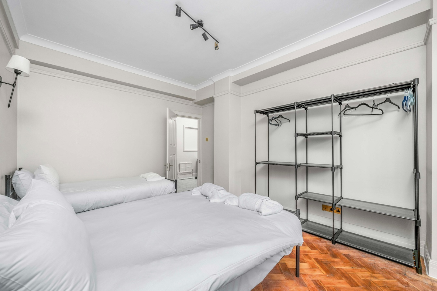1 Bed Flat, Dudley Court, W1H photo 2