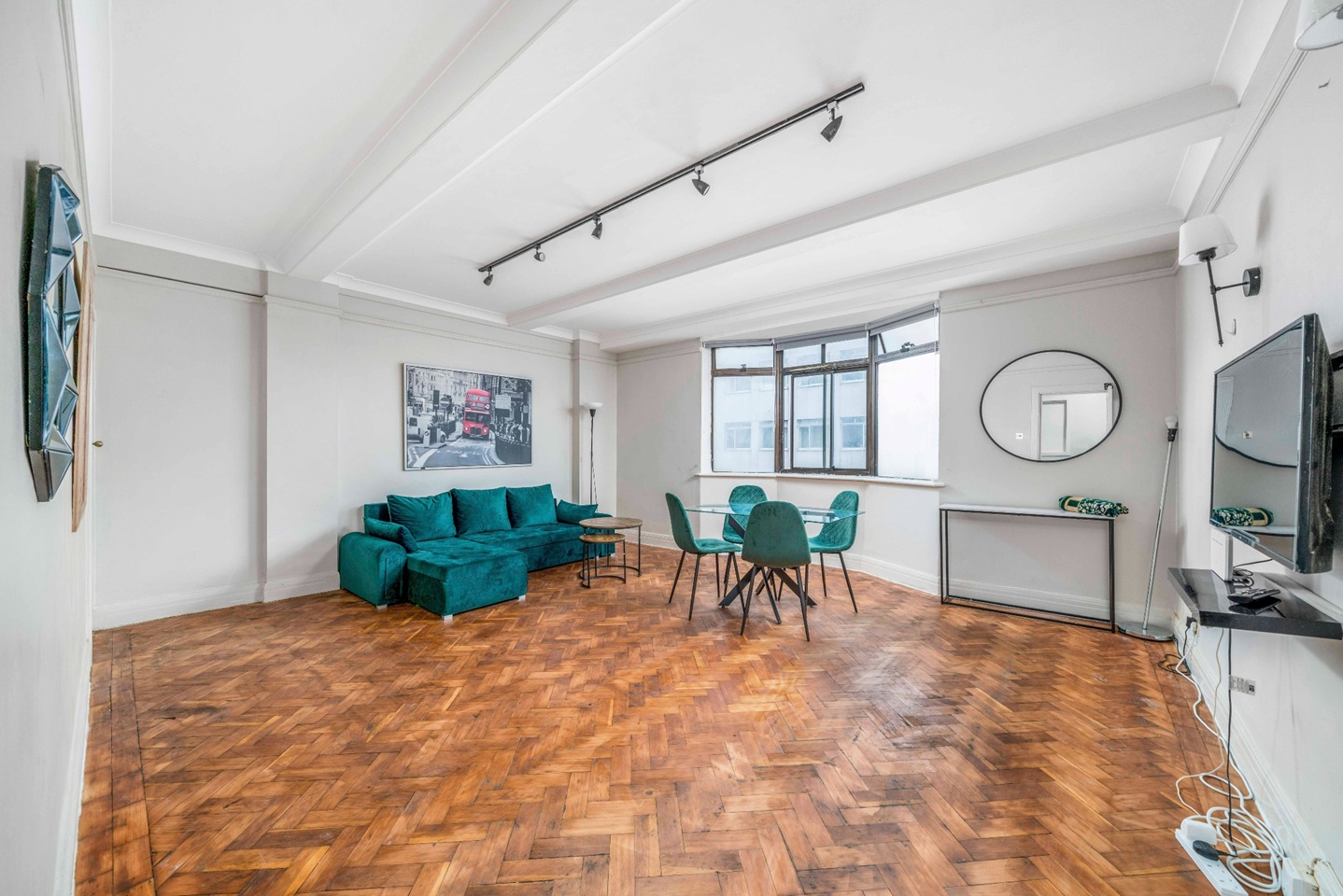 1 Bed Flat, Dudley Court, W1H photo 3