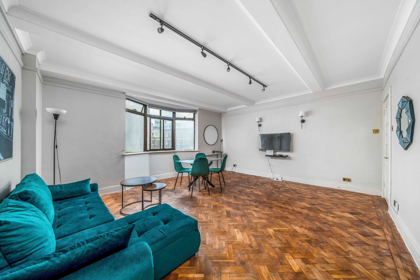 1 Bed Flat, Dudley Court, W1H photo 4