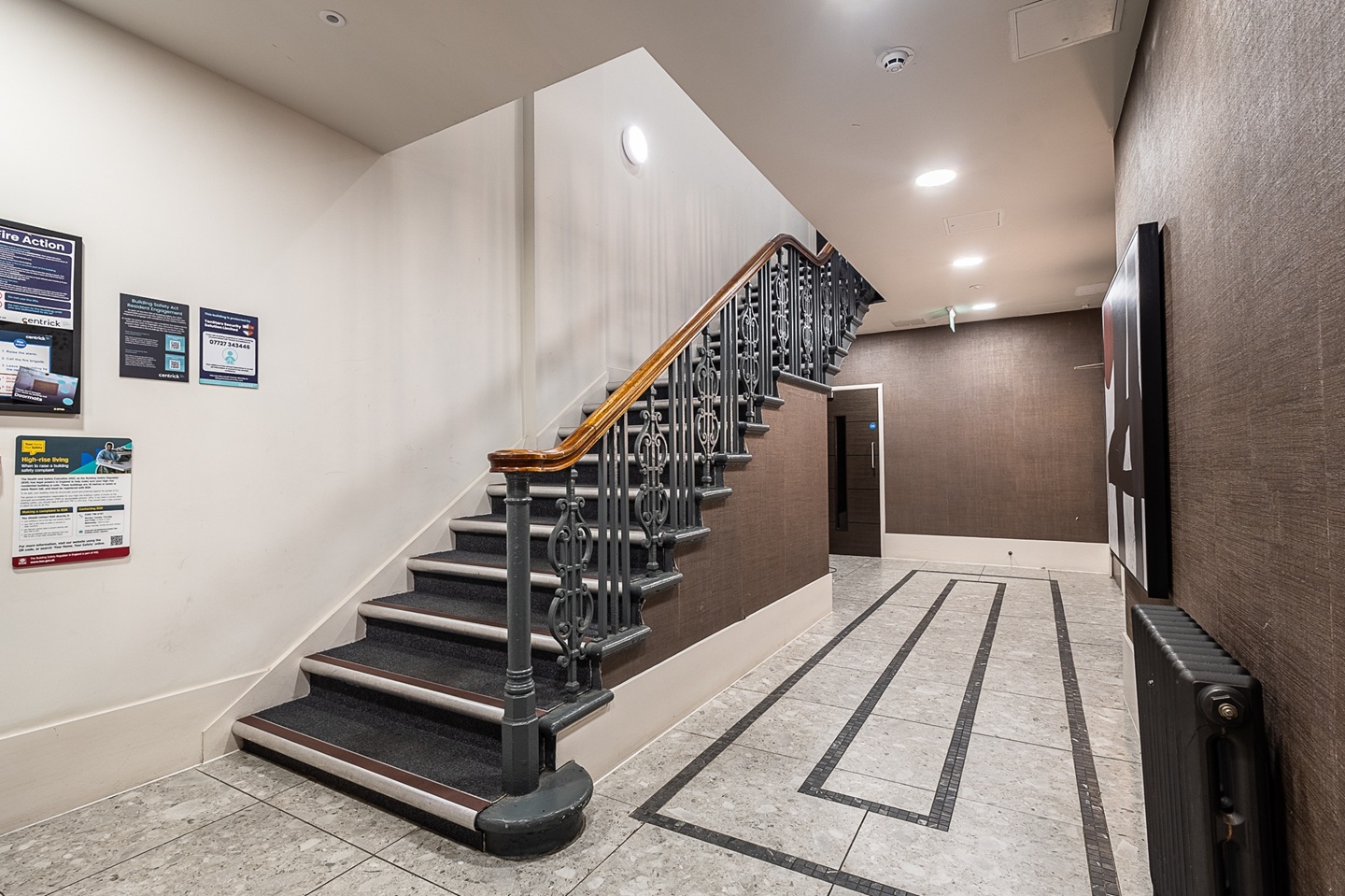 2 Bed Flat, Lightwell, B3 photo 2