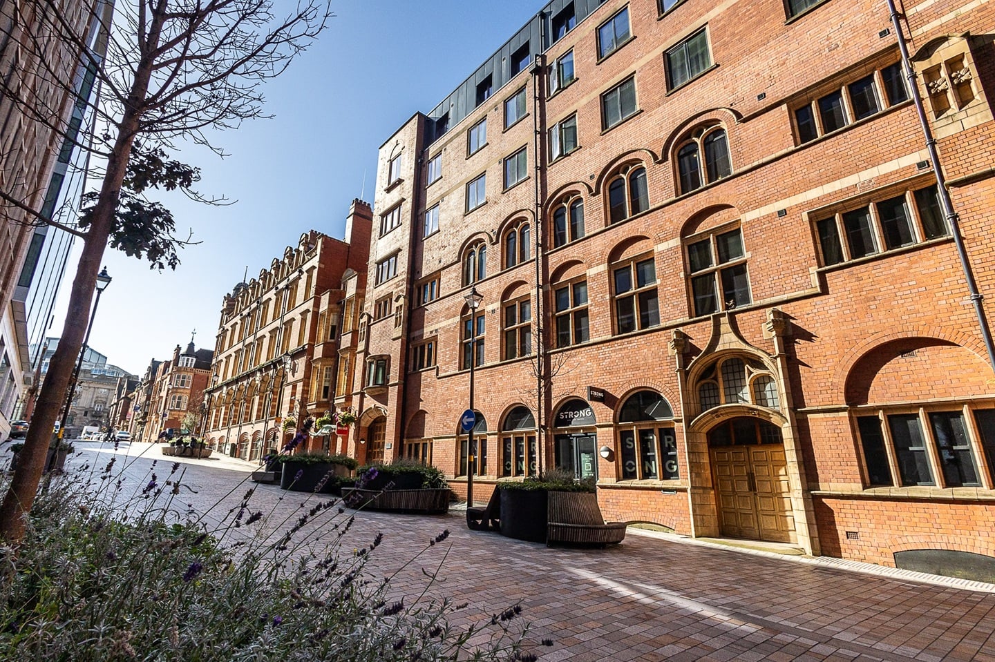 2 Bed Flat, Lightwell, B3