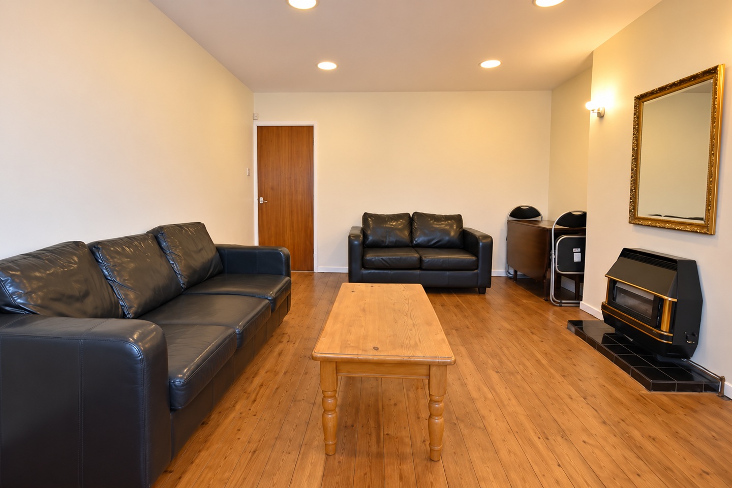 2 Bed Flat, Waverley St, NG7 photo 3