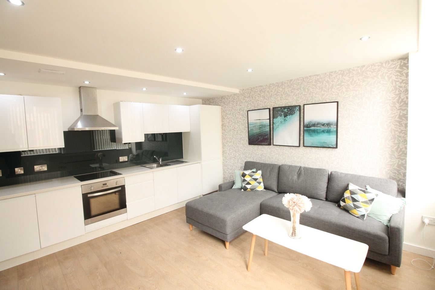 2 Bed Flat, Hardman St, L1 photo 2