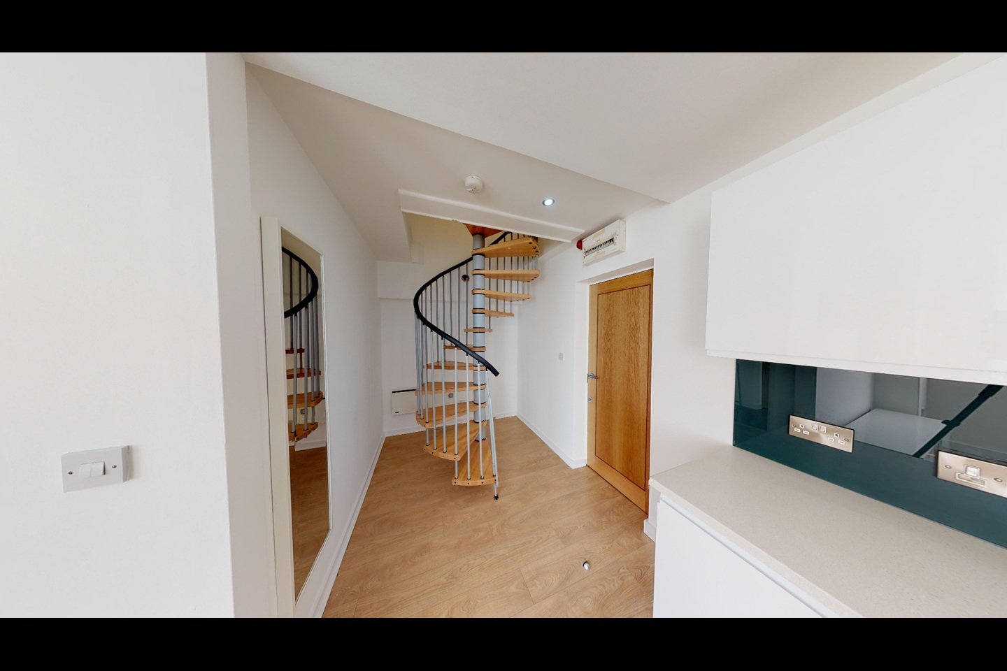 2 Bed Flat, Hardman St, L1 photo 3