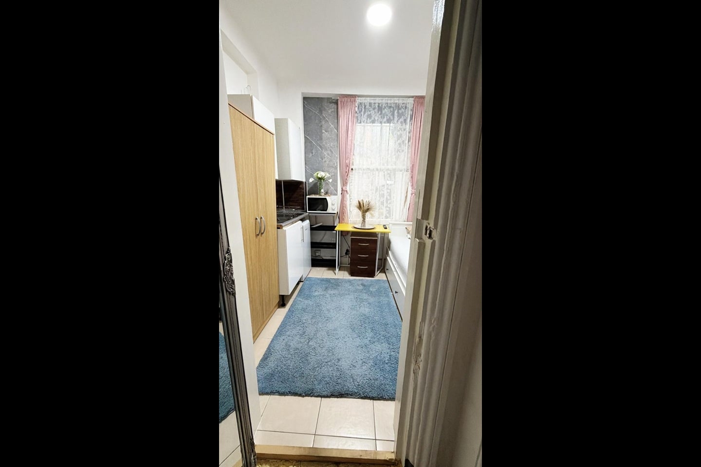 Bedsit, Knaresborough Place, SW5 photo 2