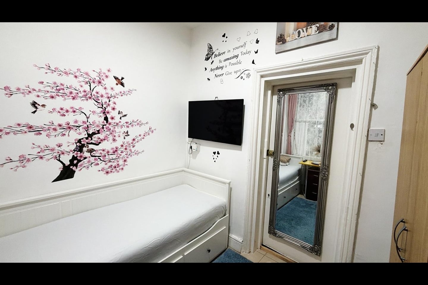 Bedsit, Knaresborough Place, SW5 photo 5