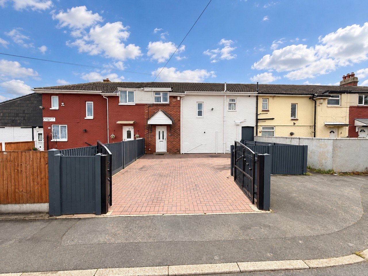 3 Bed Terraced House, Throstle Walk, LS10 photo 3