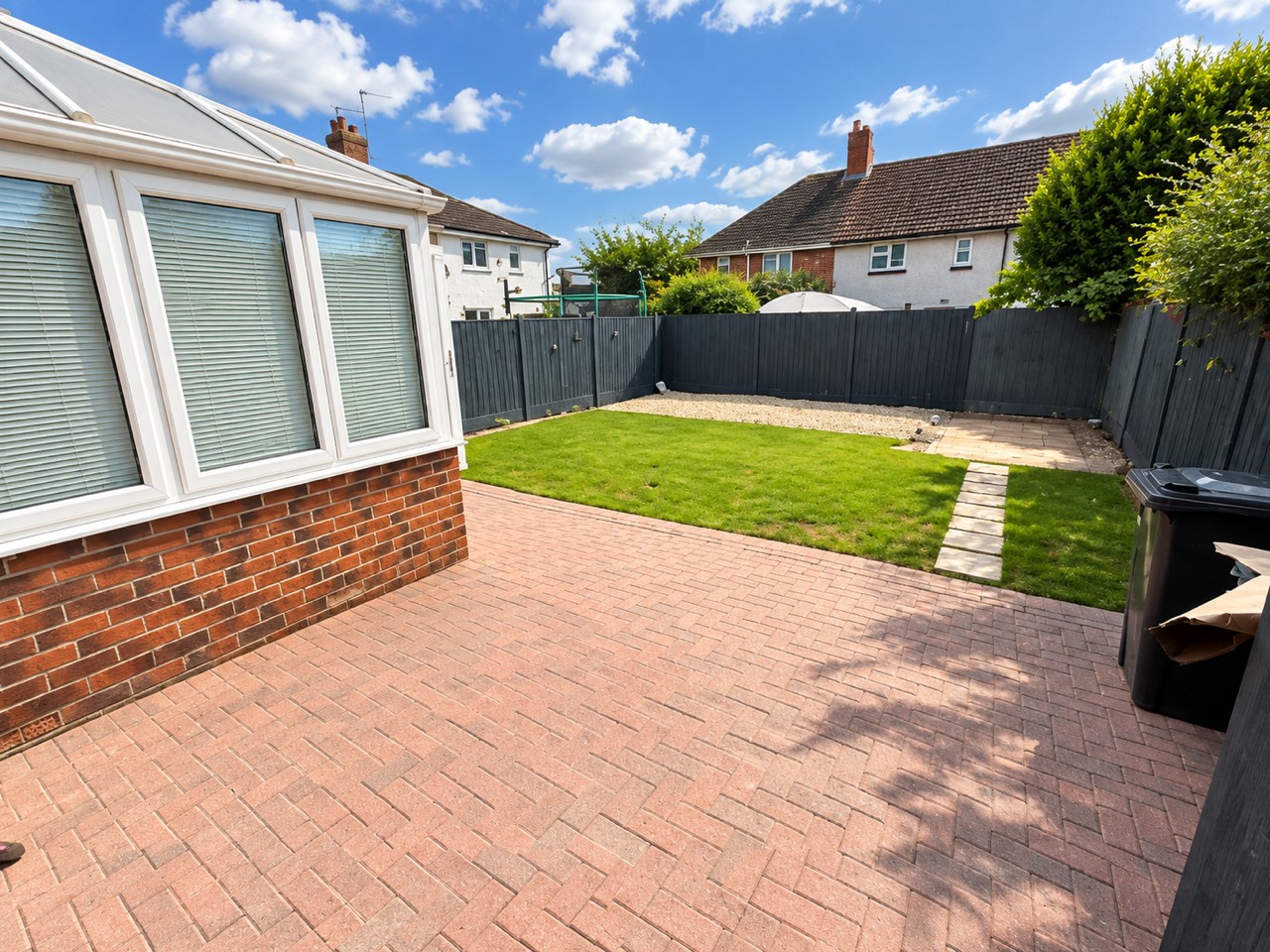3 Bed Terraced House, Throstle Walk, LS10