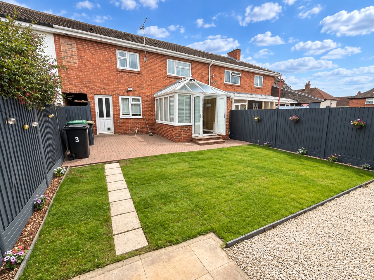 3 Bed Terraced House, Throstle Walk, LS10 photo 2