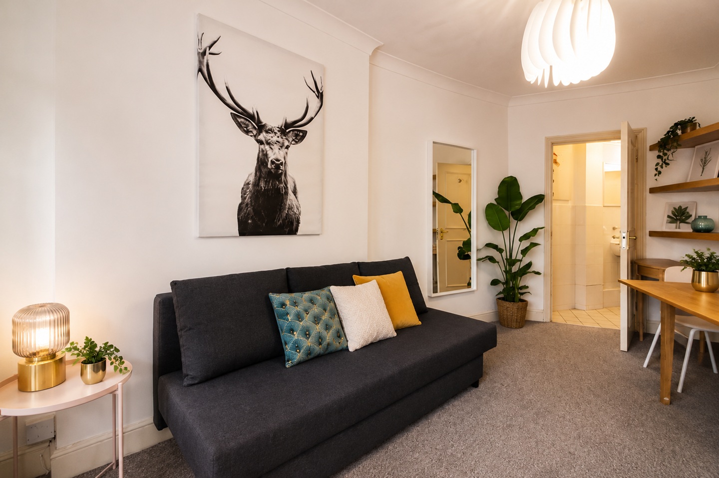 Studio Flat, Holland Park Gardens, W14 photo 2