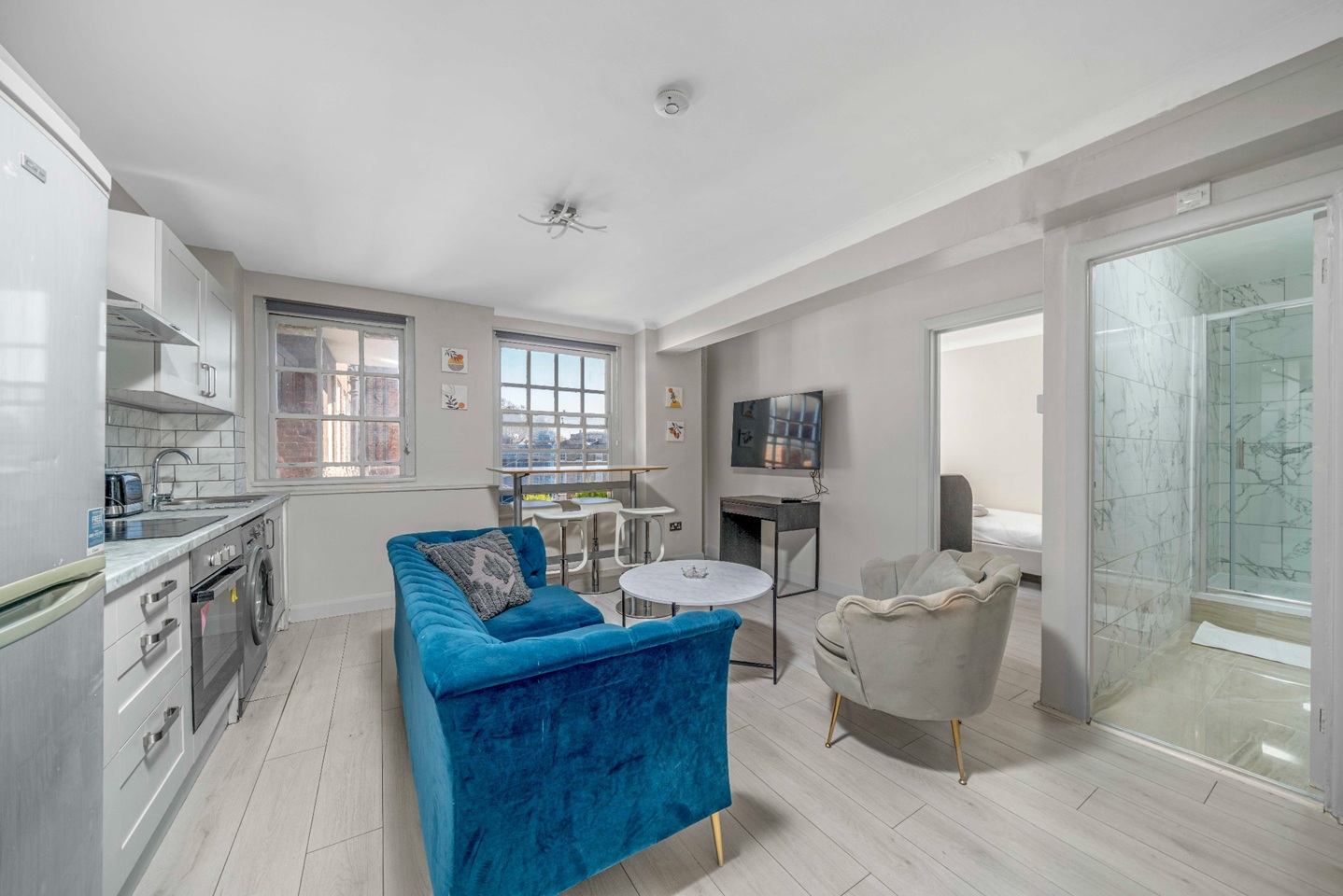 2 Bed Flat, Park West, W2 photo 2