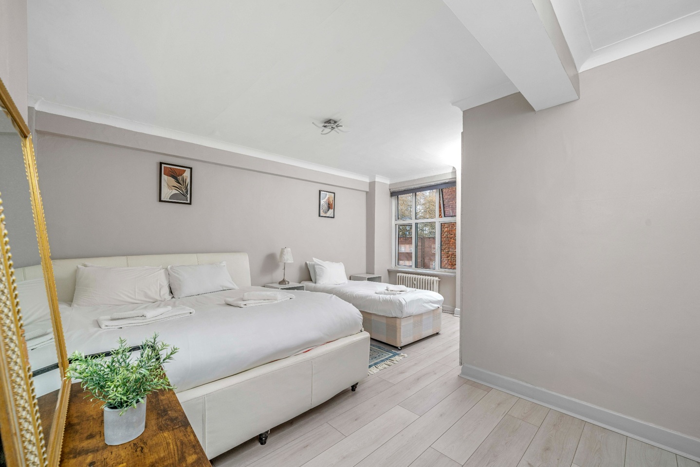 2 Bed Flat, Park West, W2 photo 3