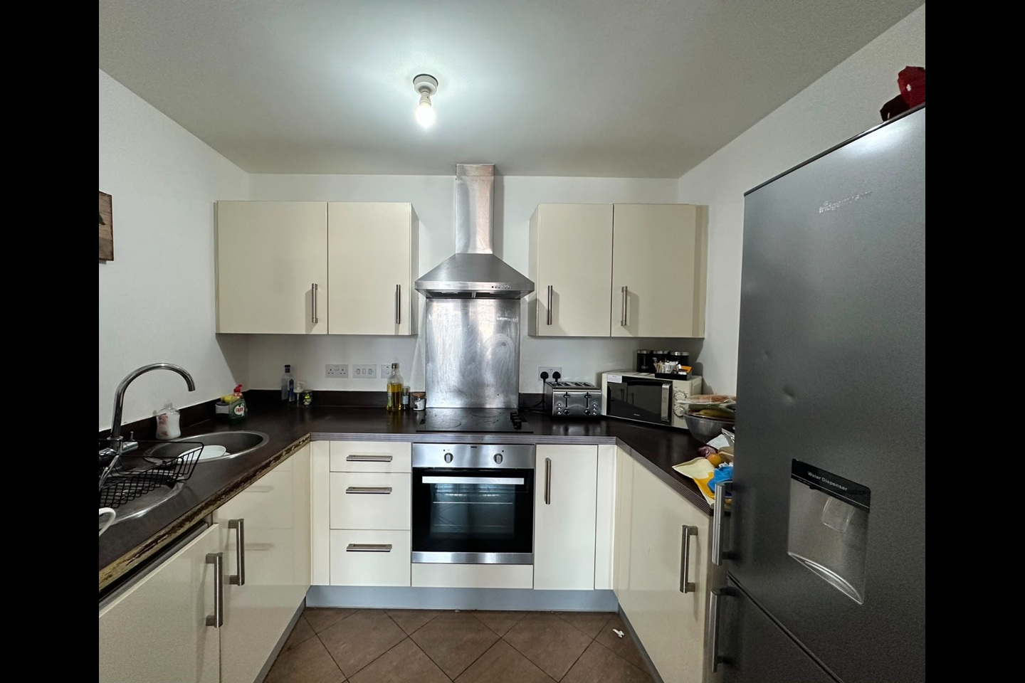 2 Bed Flat, Skyline, B1 photo 3