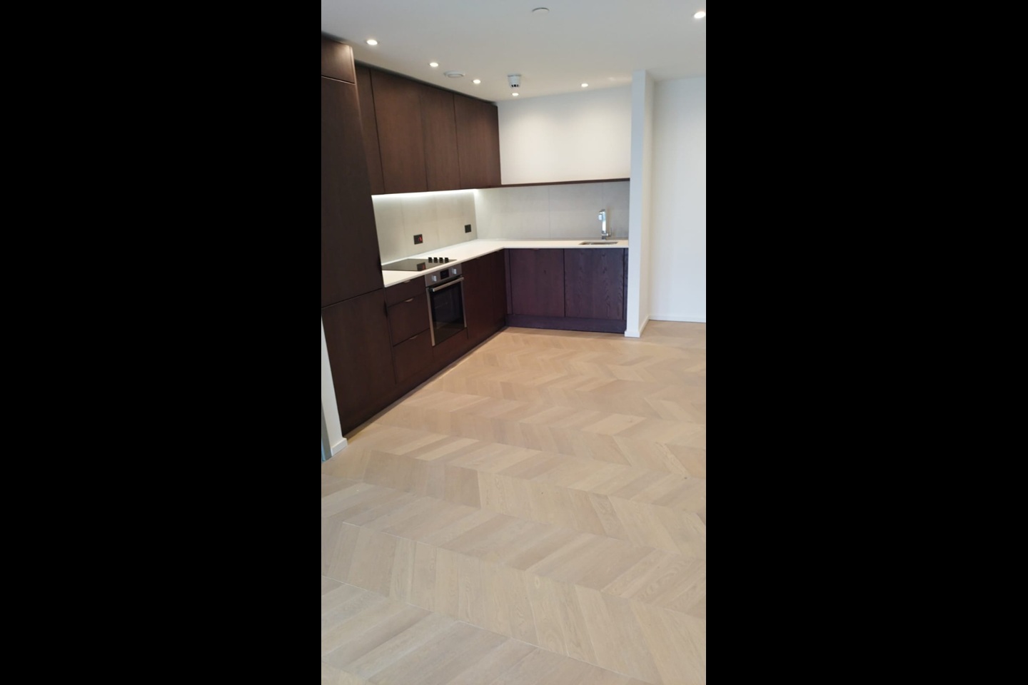 2 Bed Flat, Spinners Way, M15 photo 2