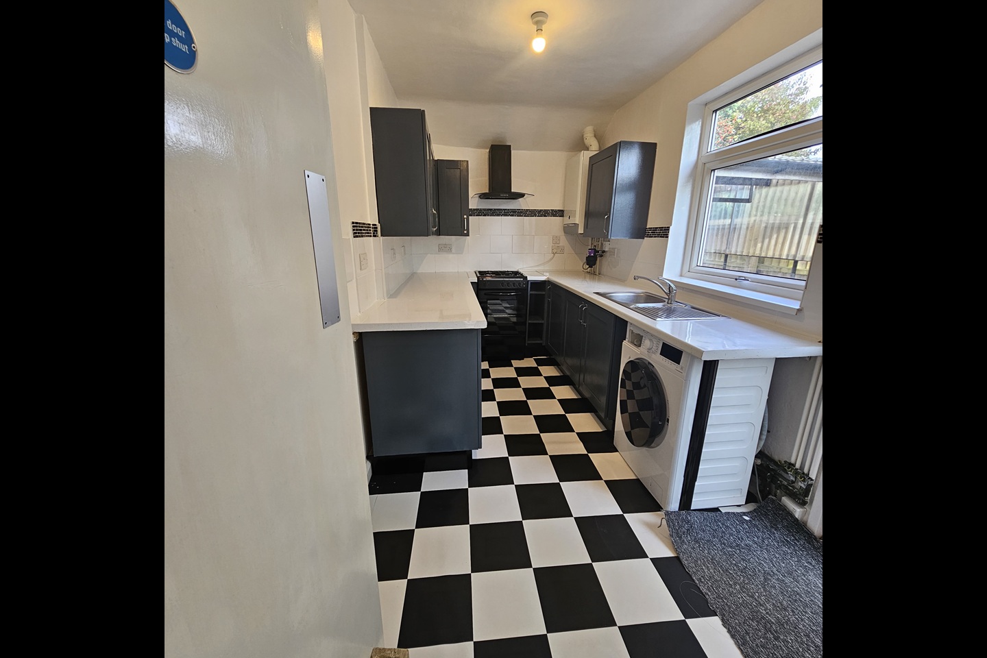 3 Bed Semi-Detached House, Cambridge, CB1 photo 2