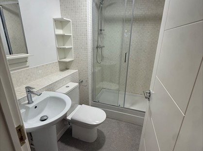 2 Bed Flat, Hill House, SE28