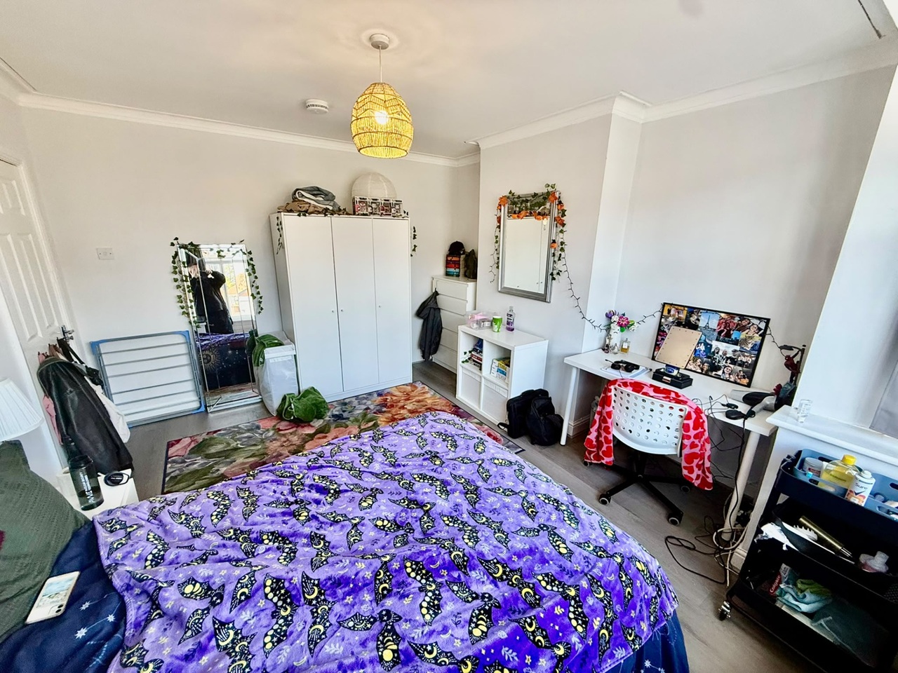6 Bed Semi-Detached House, Erleigh Court Gardens, RG6