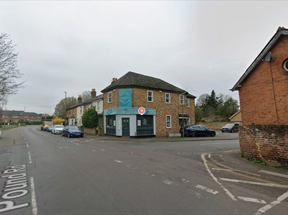 Studio Flat, Farley Villas, KT16