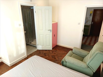 Studio Flat, Highwood Drive, BR6
