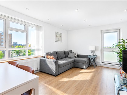 2 Bed Flat, Strongbow Crescent, SE9
