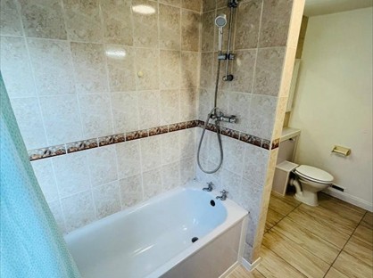 Room in a Shared House, Leeward Gardens, SW19