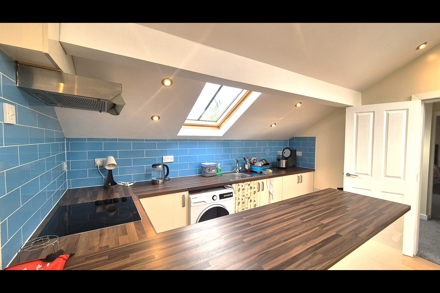 2 Bed Flat, Wilmslow Road, M14 photo 2