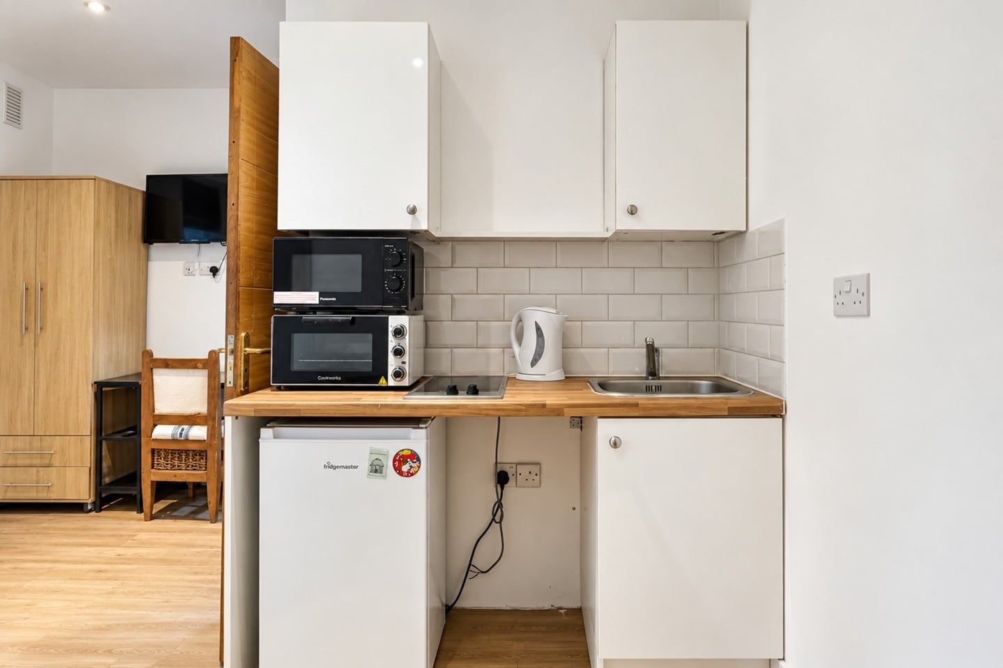 Studio Flat, Kempsford Gardens, SW5 photo 2