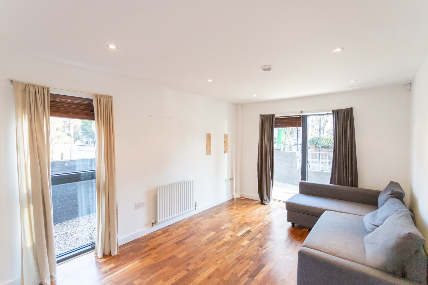 1 Bed Flat, Queensbridge Road, E8 photo 2
